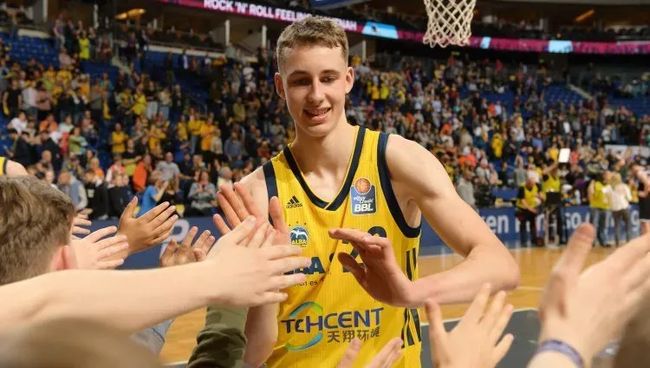 这次助攻再 这次助攻再